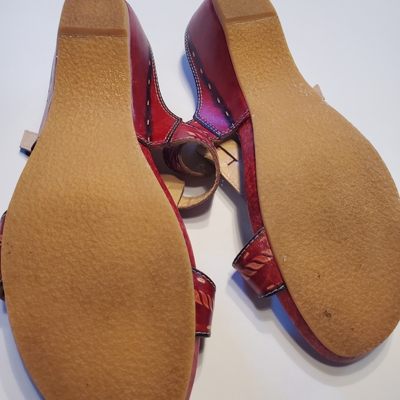 Spring Step Sandals - Picture 4 of 5
